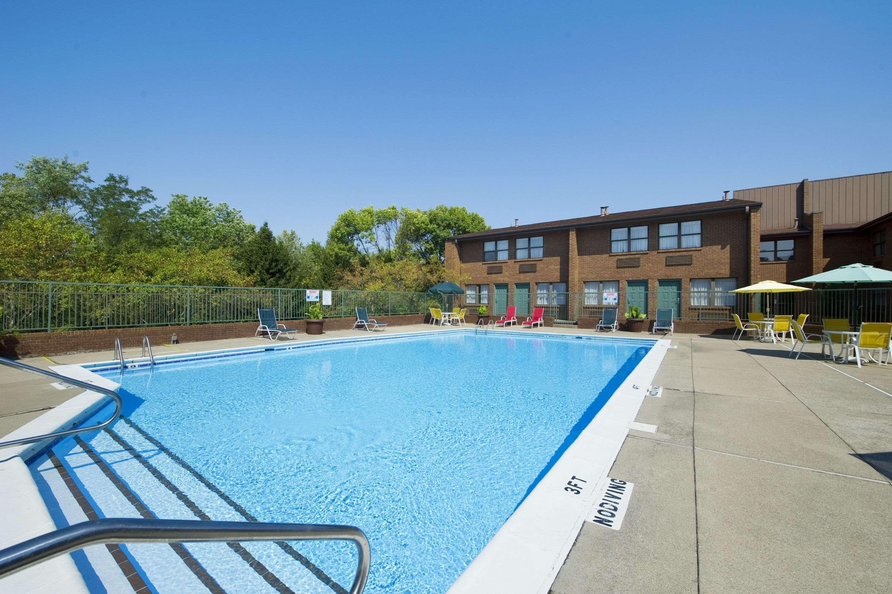 Red Roof Inn & Suites Lexington - Hamburg Экстерьер фото