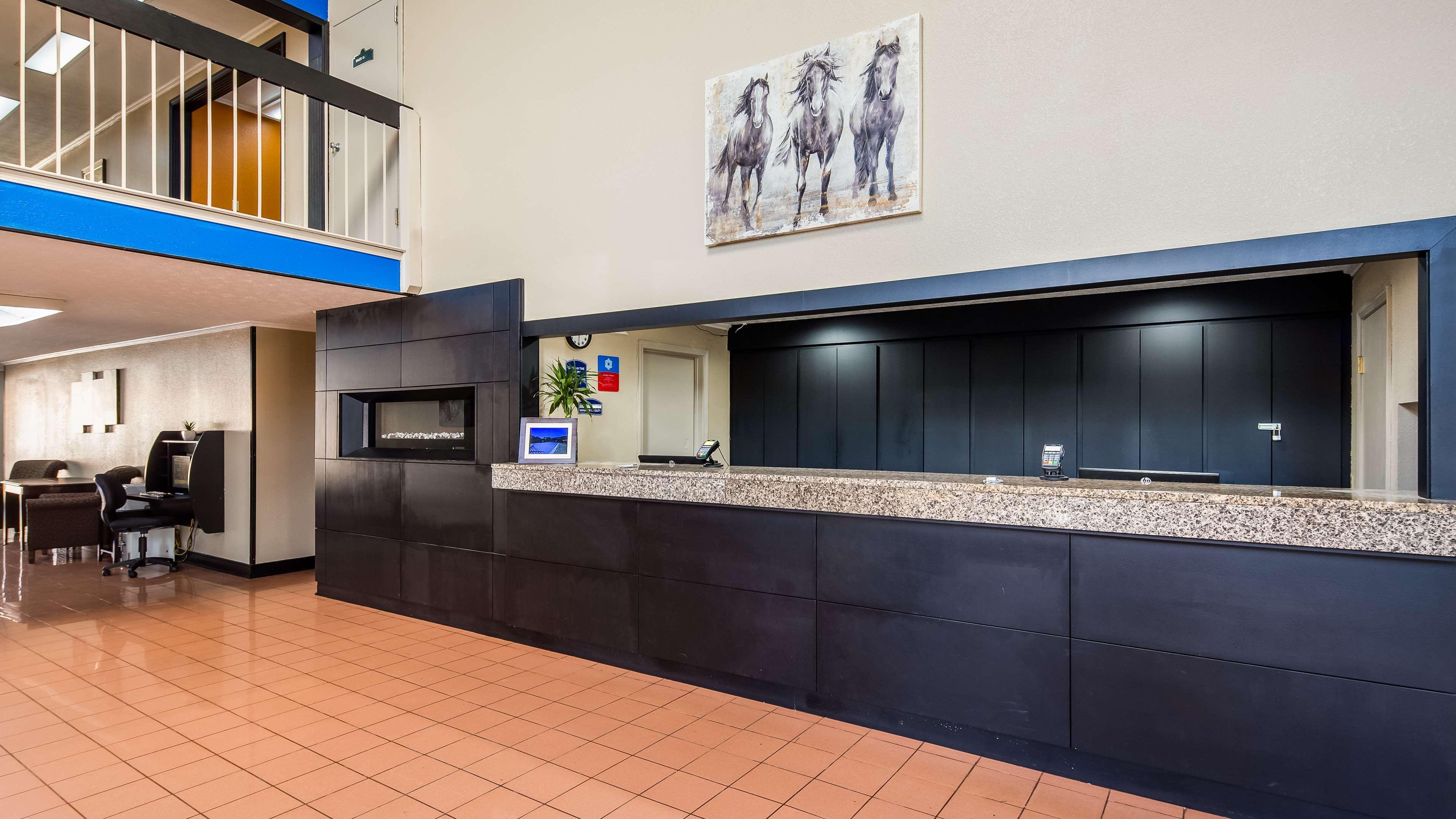 Red Roof Inn & Suites Lexington - Hamburg Экстерьер фото