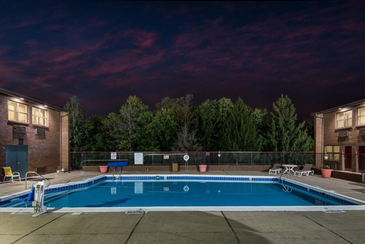 Red Roof Inn & Suites Lexington - Hamburg Экстерьер фото
